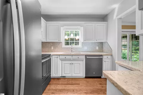 Kitchen - 511 Shadetree Ct, Moore, SC 29369 photo 2 of 2