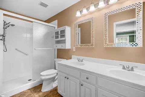 Bath - 511 Shadetree Ct, Moore, SC 29369 photo 2 of 3