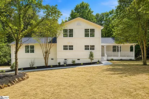 8 Overlook Ct, Greenville, SC 29609