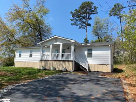 521 Park St, Inman, SC 29349