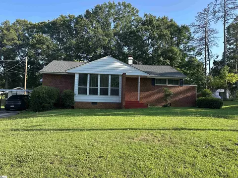 9 Woodmont Cir, Greenville, SC 29605