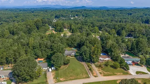 View/Area - 208 Redfern Ct, Easley, SC 29640 photo 8 of 9