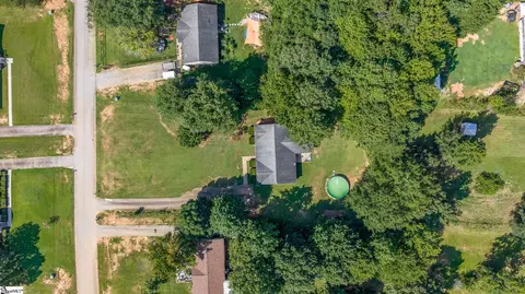 View/Area - 208 Redfern Ct, Easley, SC 29640 photo 4 of 9