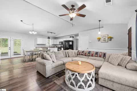 Entry Way - 208 Redfern Ct, Easley, SC 29640 photo 2 of 3