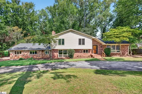21 Terrian Dr, Greenville, SC 29605