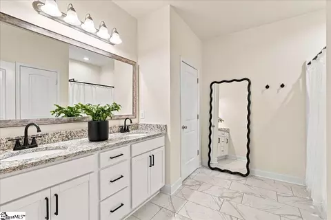 Bath - 314 Roscoe Dr, Greer, SC 29651 photo 2 of 3