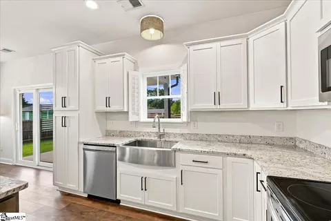 Kitchen - 314 Roscoe Dr, Greer, SC 29651 photo 5 of 5
