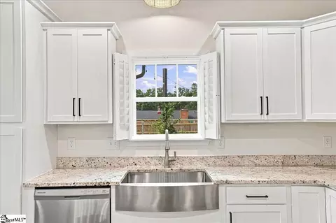 Kitchen - 314 Roscoe Dr, Greer, SC 29651 photo 4 of 5