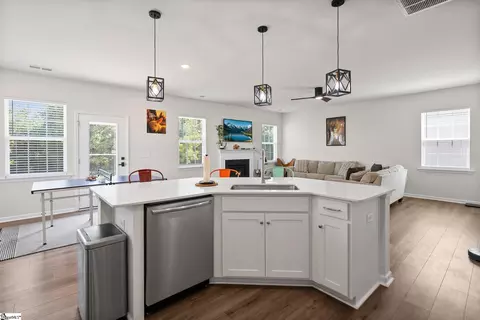 Kitchen - 147 Somerset Ln, Central, SC 29630 photo 2 of 2