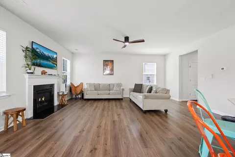 Living - 147 Somerset Ln, Central, SC 29630 photo 1 of 1