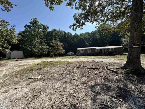 252 Currys Lake Cir, Gray Court, SC 29645