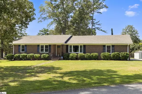 1 Dickens Ln, Taylors, SC 29687