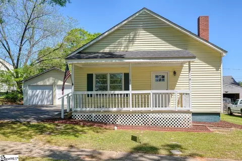 9 Forest Mill St, Spartanburg, SC 29301