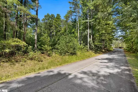 132 E Spartan Dr, Westminster, SC 29693 photo 2