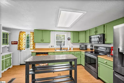 Kitchen - 112 Bert Ct, Greer, SC 29651 photo 2 of 5