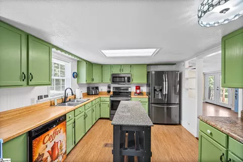 Kitchen - 112 Bert Ct, Greer, SC 29651 photo 3 of 5