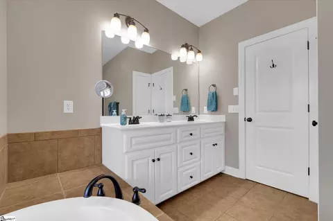 Bath - 310 Puckett Mill Dr, Central, SC 29630 photo 2 of 3