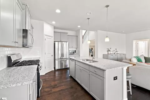 Kitchen - 577 Shrine Ct, Lyman, SC 29365 photo 3 of 6