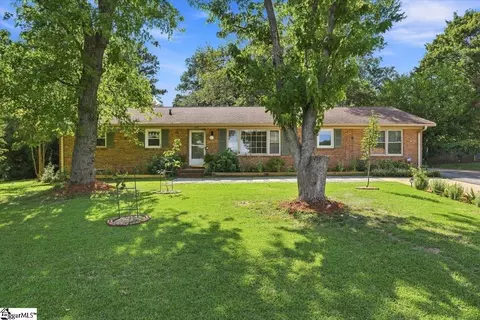 223 Ferndale Dr, Boiling Springs, SC 29316