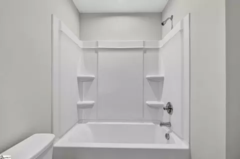 Bath - 406 Edenvale Dr, Greer, SC 29651 photo 3 of 3