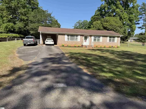 104 Russell St, Spartanburg, SC 29307