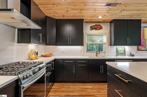 Kitchen - 107 Holcombs Hollow Rd, Sunset, SC 29685 photo 4 of 6