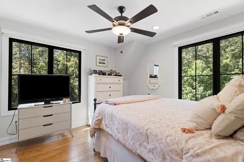 Bedroom - 511 Oakdale Ln, Seneca, SC 29672 photo 3 of 5