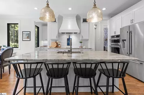 Kitchen - 511 Oakdale Ln, Seneca, SC 29672 photo 3 of 4