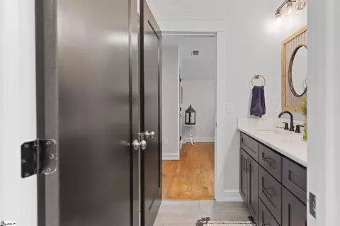 Entry Way - 511 Oakdale Ln, Seneca, SC 29672 photo 5 of 5