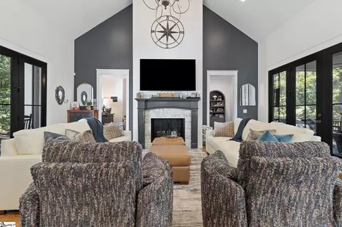 Living - 511 Oakdale Ln, Seneca, SC 29672 photo 1 of 1