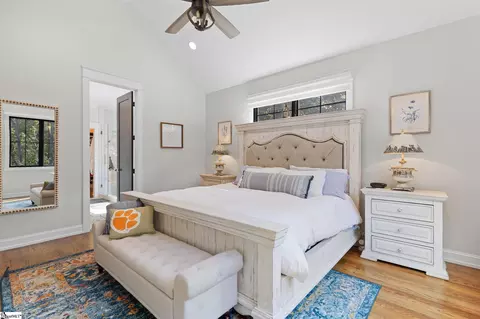 Bedroom - 511 Oakdale Ln, Seneca, SC 29672 photo 2 of 5