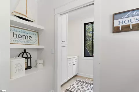 Entry Way - 511 Oakdale Ln, Seneca, SC 29672 photo 2 of 5