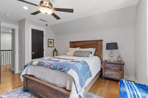 Bedroom - 511 Oakdale Ln, Seneca, SC 29672 photo 4 of 5