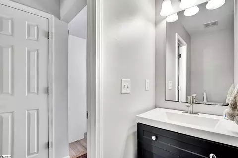 Bath - 8 Seaside Ln, Greer, SC 29650 photo 4 of 4