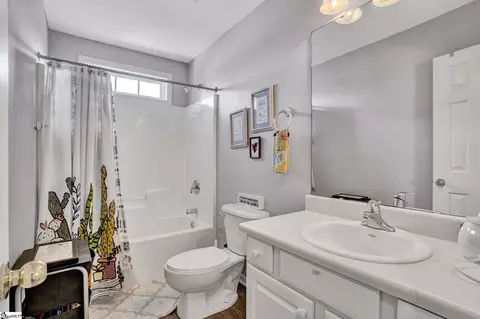 Bath - 8 Seaside Ln, Greer, SC 29650 photo 3 of 4