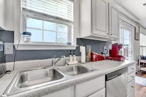 Kitchen - 8 Seaside Ln, Greer, SC 29650 photo 2 of 2