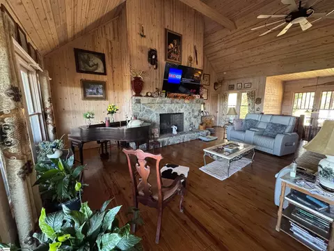 Living - 284 River Rd, Westminster, SC 29693 photo 2 of 2