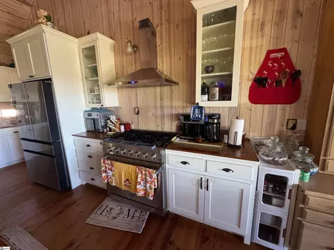 Kitchen - 284 River Rd, Westminster, SC 29693 photo 2 of 3