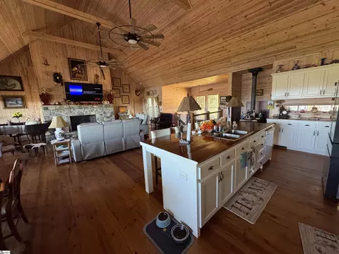 Kitchen - 284 River Rd, Westminster, SC 29693 photo 3 of 3