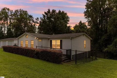 181 White Rd, Wellford, SC 29385