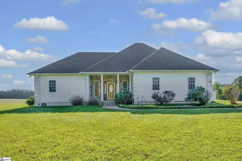 293 Berry Rd, Boiling Springs, SC 29316