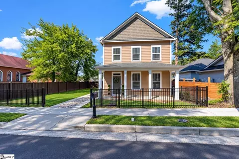 305 Pine St, Greenville, SC 29601