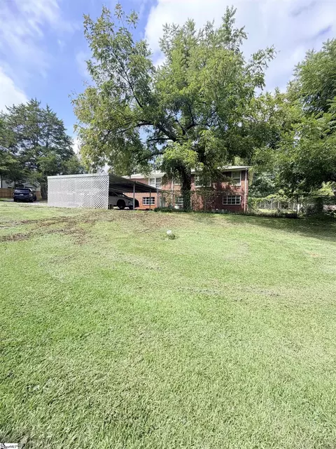 Exterior - 100 Branike Dr, Duncan, SC 29334 photo 2 of 4