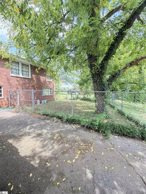 Exterior - 100 Branike Dr, Duncan, SC 29334 photo 1 of 4