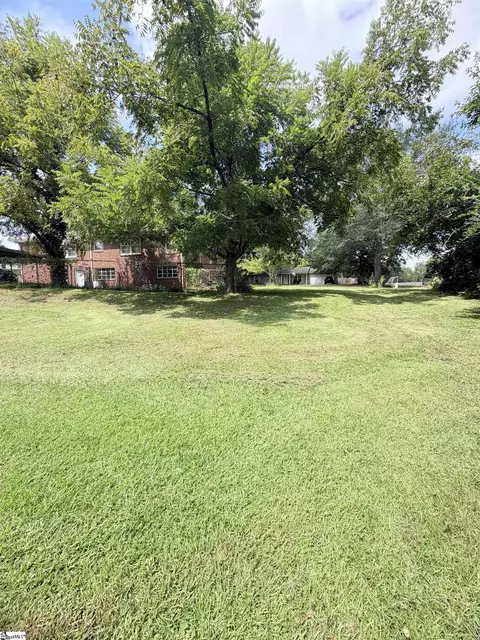 Exterior - 100 Branike Dr, Duncan, SC 29334 photo 3 of 4