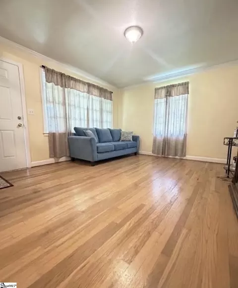 Living - 100 Branike Dr, Duncan, SC 29334 photo 2 of 2