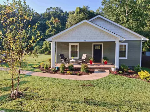 1109 Gordon St Ext Ext, Greenville, SC 29611