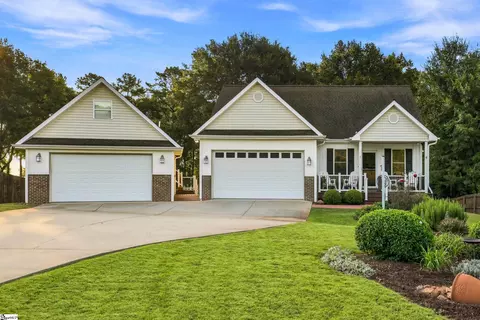 104 N Windy Pt, Townville, SC 29689