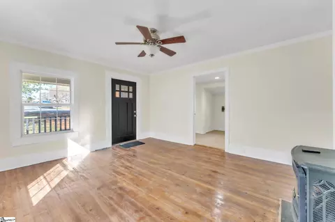 Living - 4 Walnut St, Startex, SC 29377 photo 2 of 4