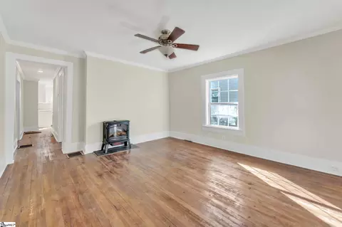 Living - 4 Walnut St, Startex, SC 29377 photo 3 of 4